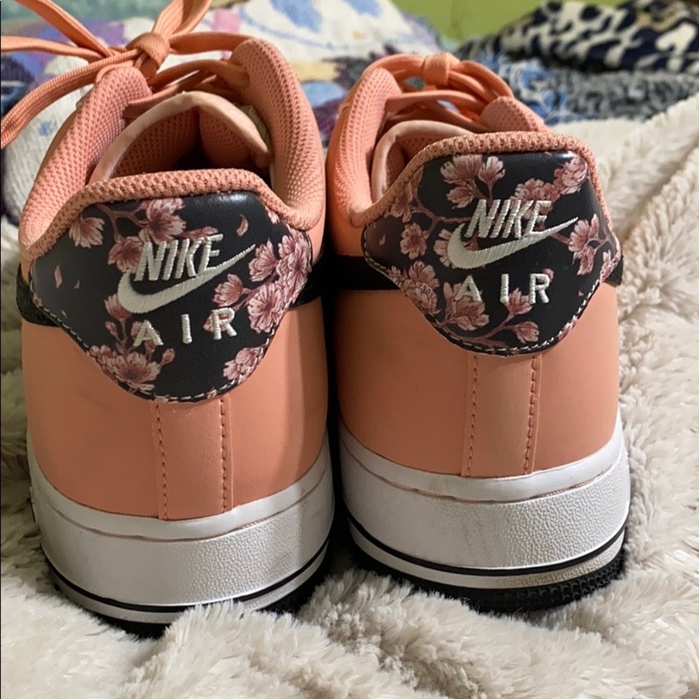 Air Force 1’s limited edition cherry blossom - Picture 3 of 3